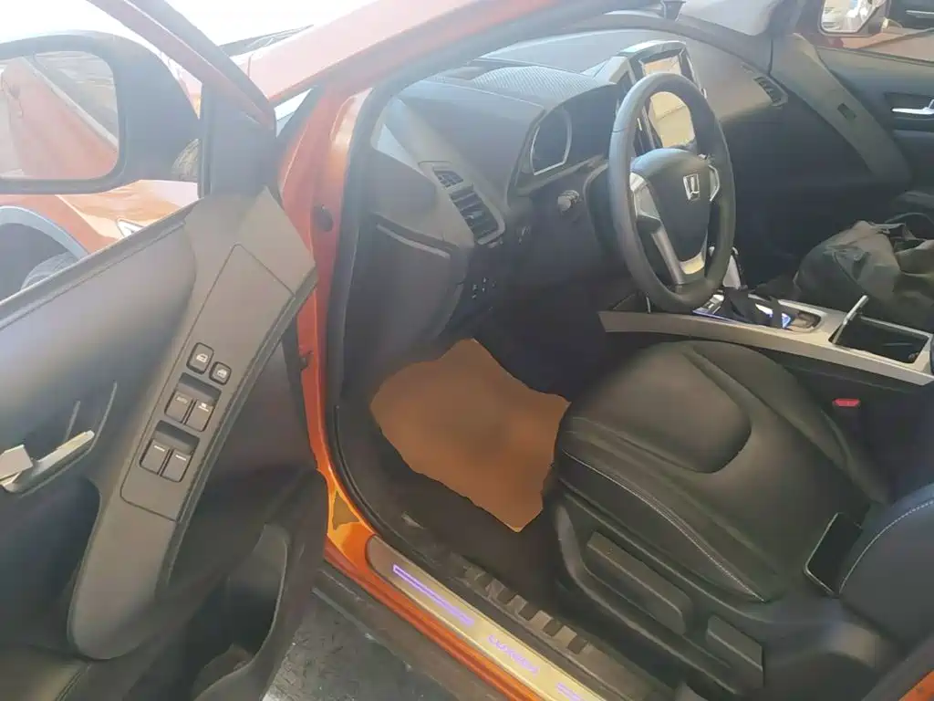 Luxgen You6 SUV 2015 — фото 16