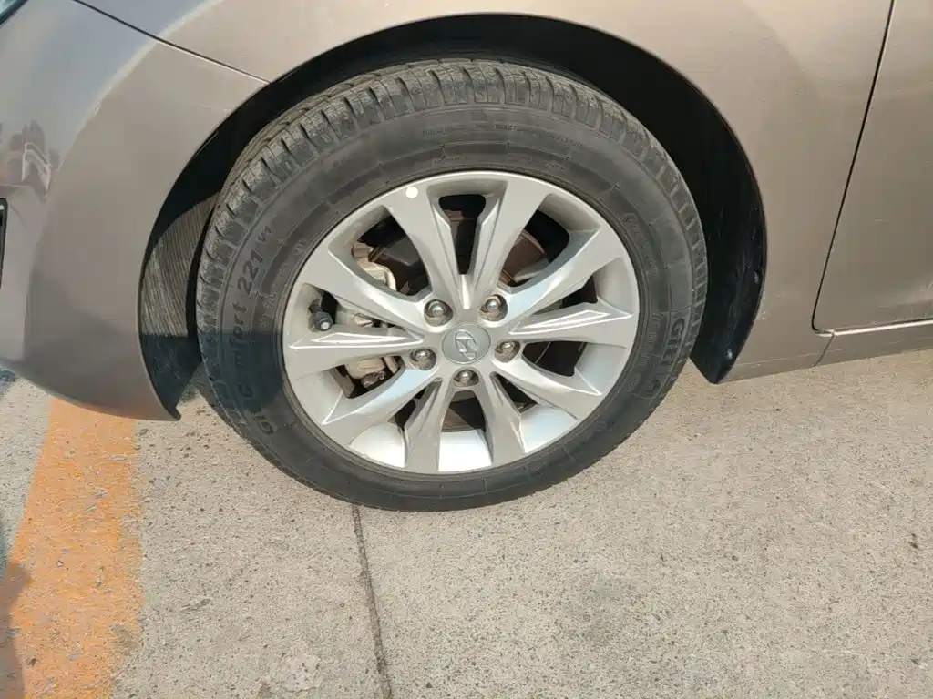 Hyundai Elantra 2017 — фото 25