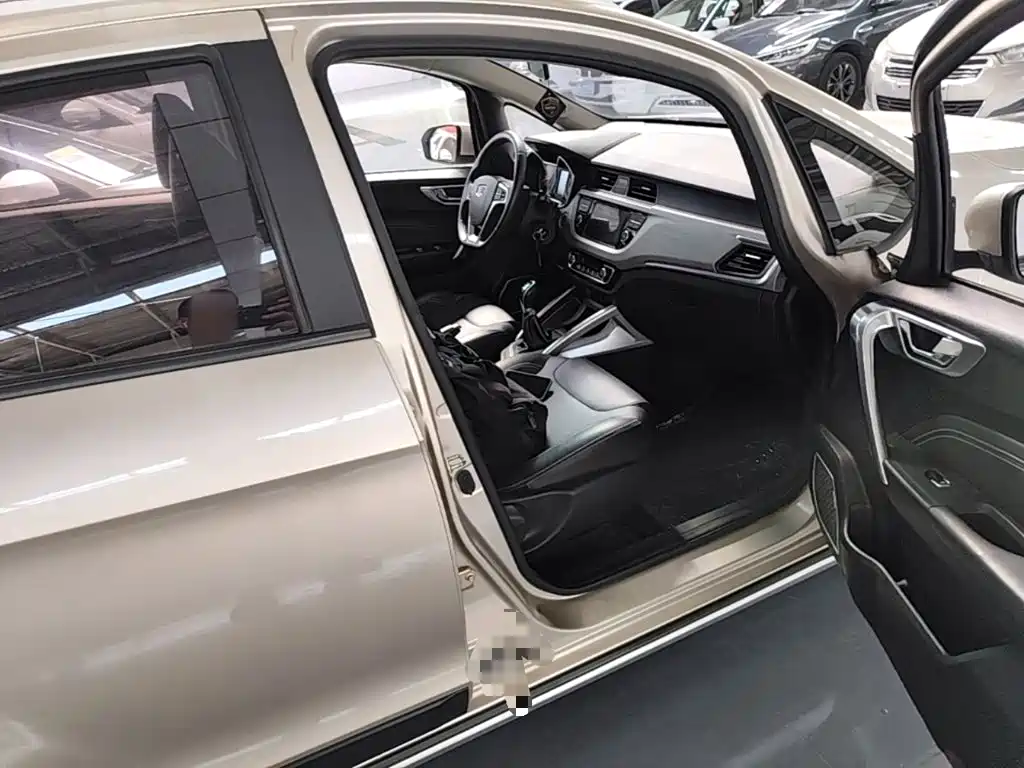 Geely Vision X3 2018 — фото 11
