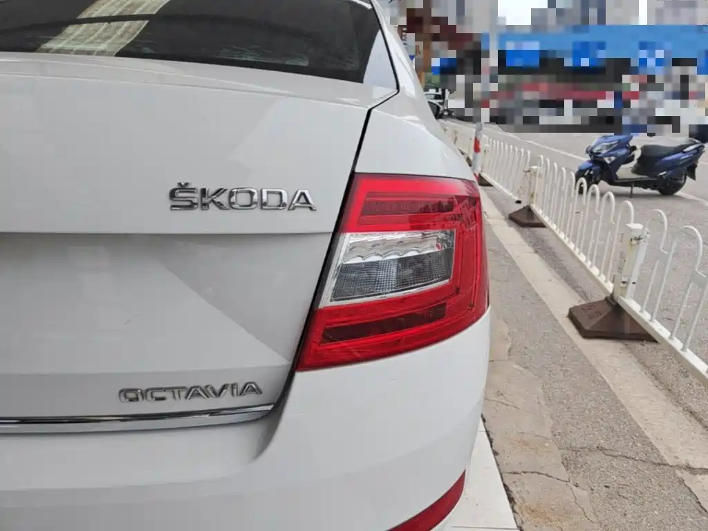 Skoda Octavia 2015 — фото 8