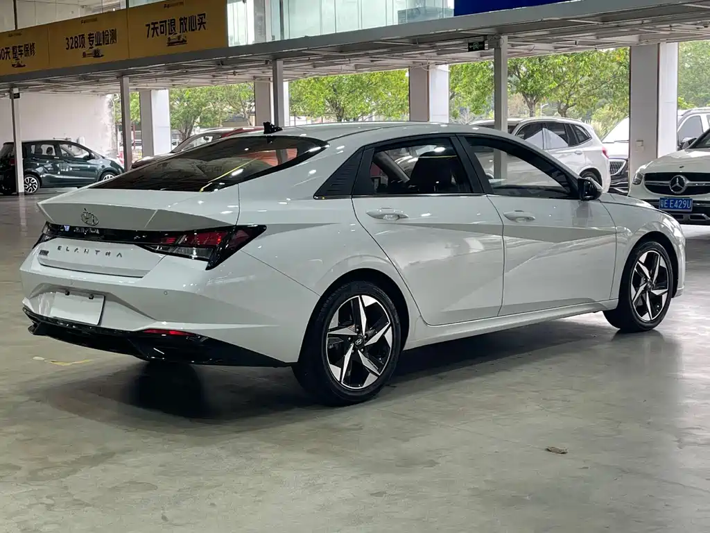 Hyundai Elantra 2023 — фото 4