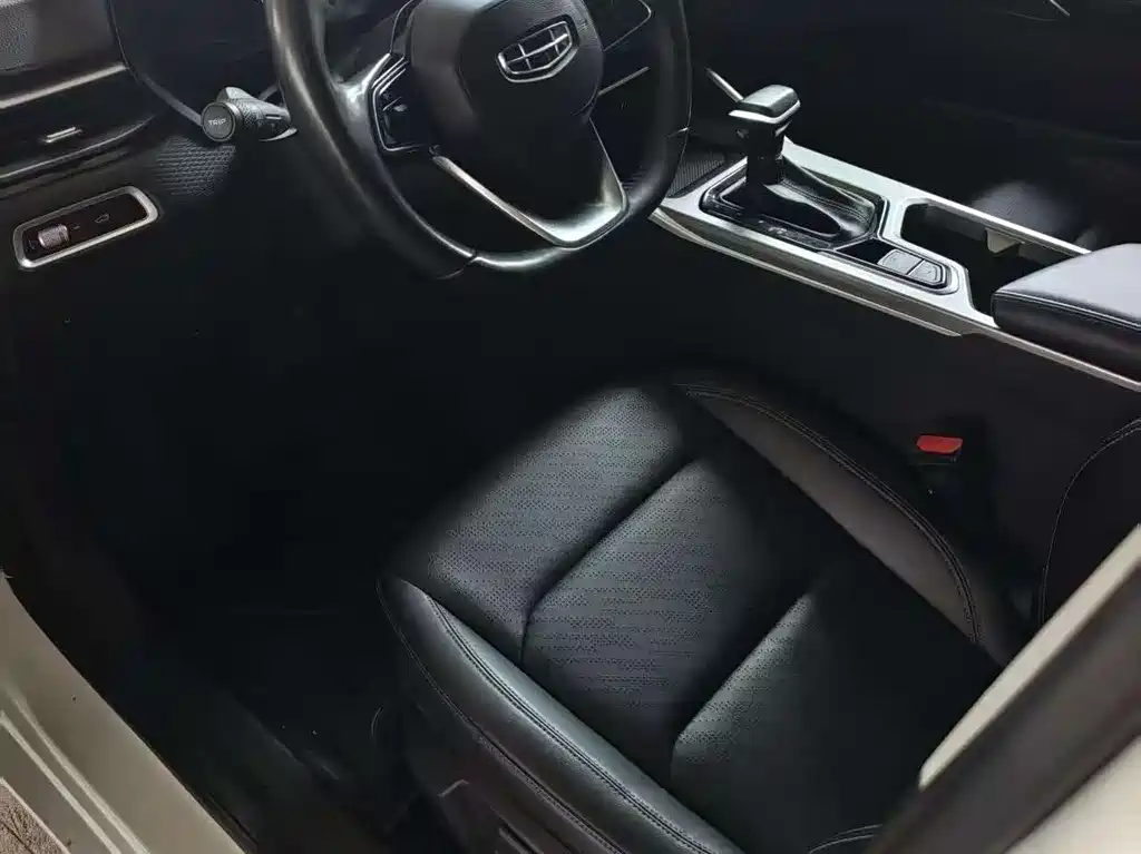 Geely Emgrand 2021