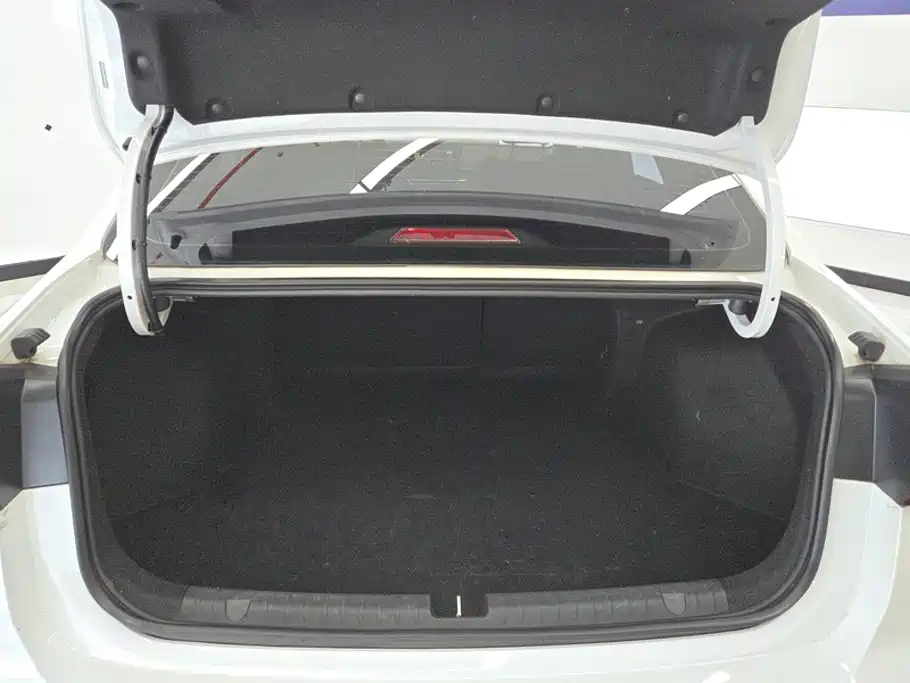 Geely Emgrand 2023