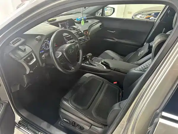 Lexus UX 2020