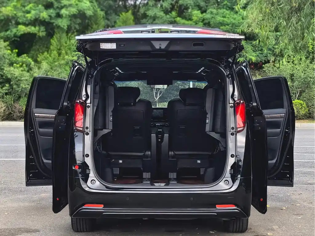 Toyota Alphard 2023 — фото 7