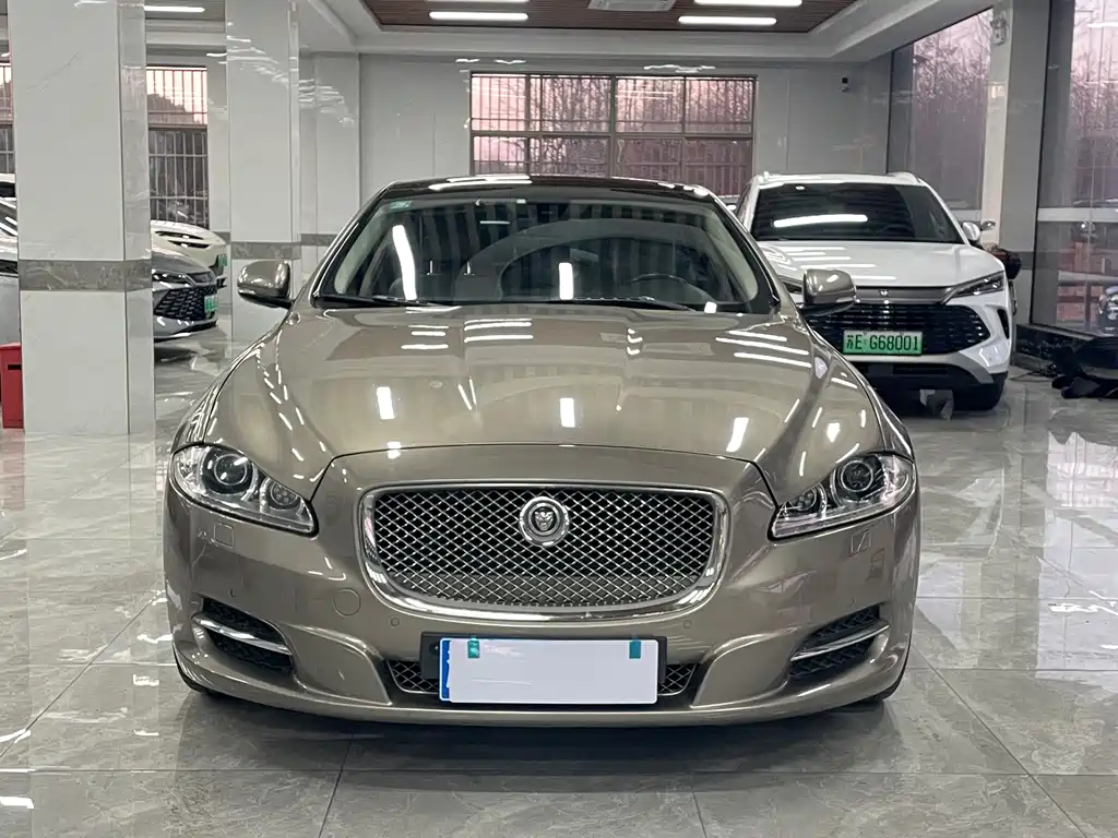 Jaguar XJ 2012 — фото 2