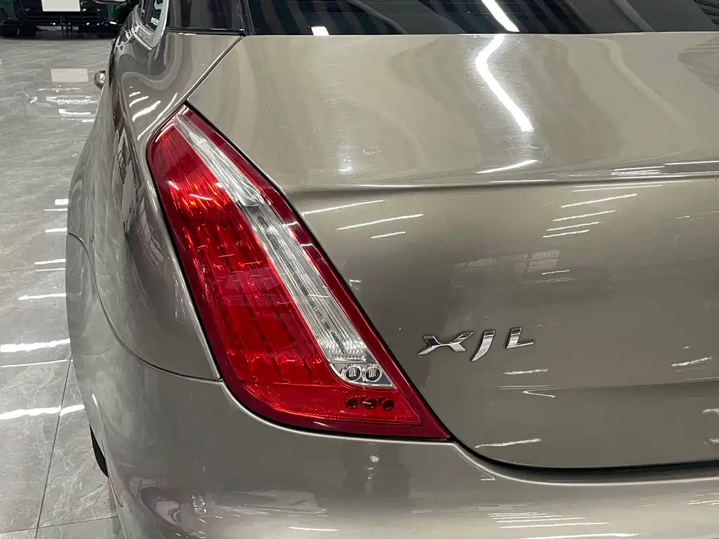 Jaguar XJ 2012 — фото 19