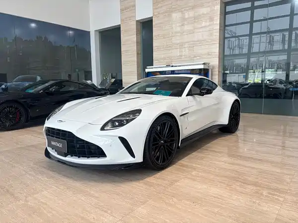 Aston Martin V8 Vantage 2026