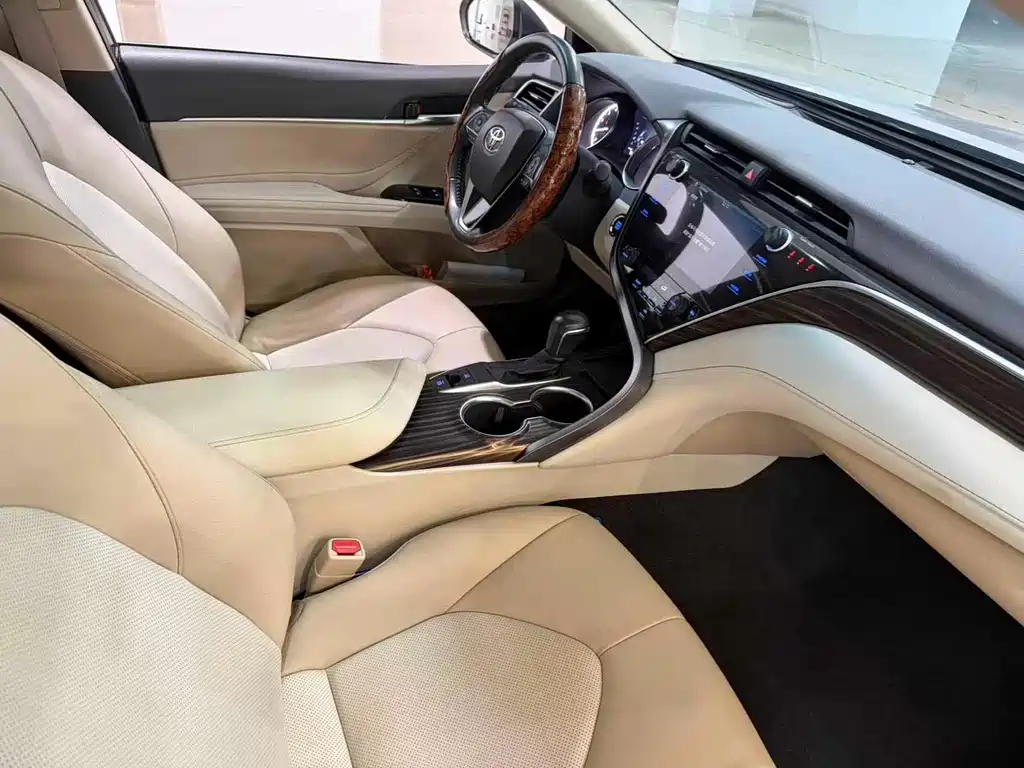 Toyota Camry 2020 — фото 5