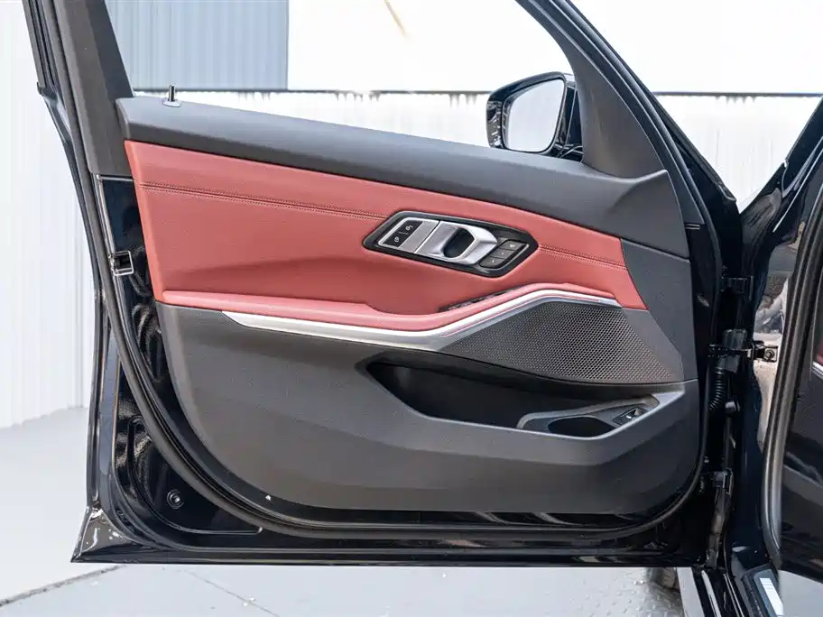 BMW 3 Series 2024 — фото 18