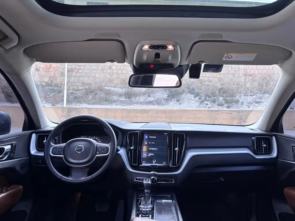 Volvo XC60 2019 — фото 14