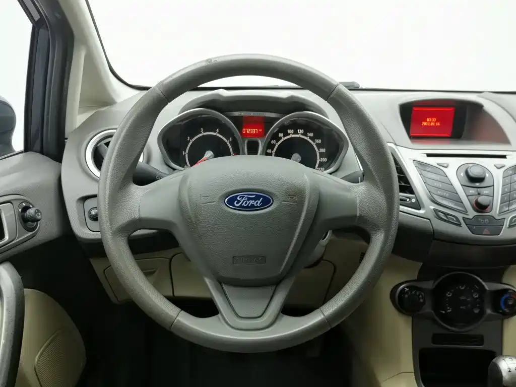 Ford Fiesta 2011 — фото 11