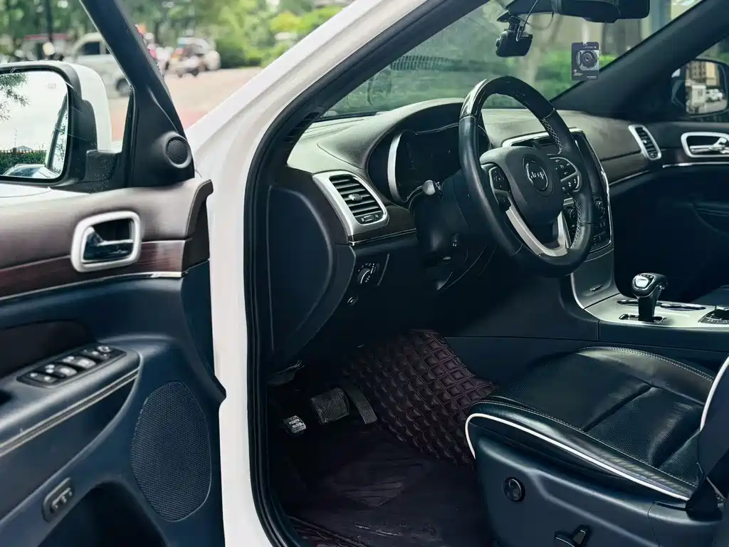 Jeep Grand Cherokee 2016