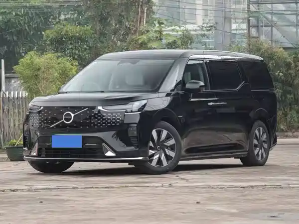 Volvo EM90 2024
