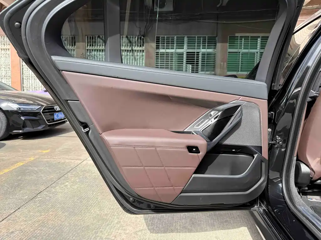 BMW 7 Series 2023 — фото 13