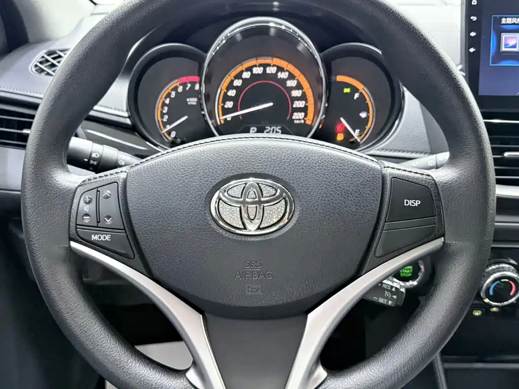 Toyota Yaris L 2022 — фото 13