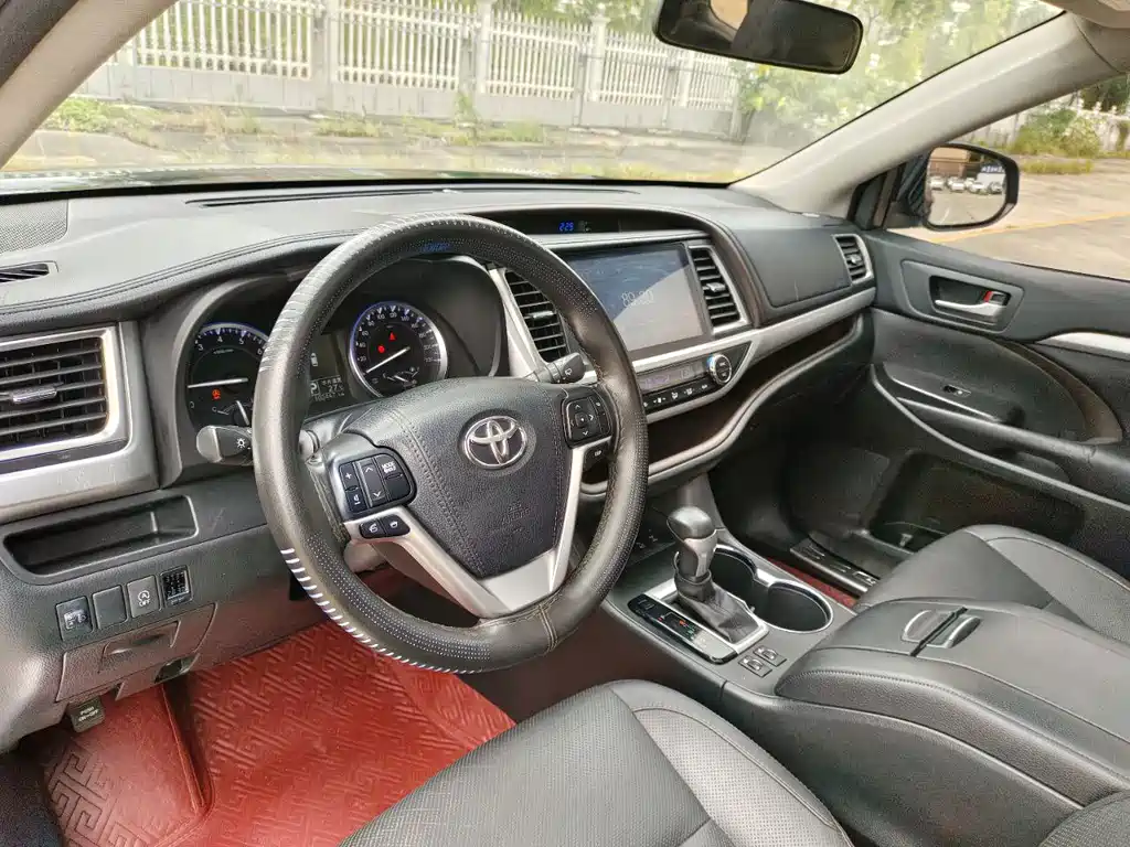 Toyota Highlander 2017 — фото 16