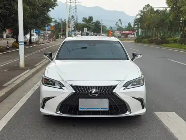 Lexus ES 2024