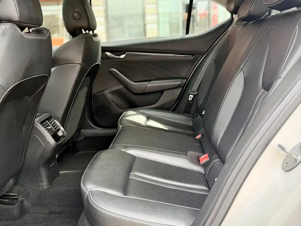 Skoda Octavia 2022 — фото 11