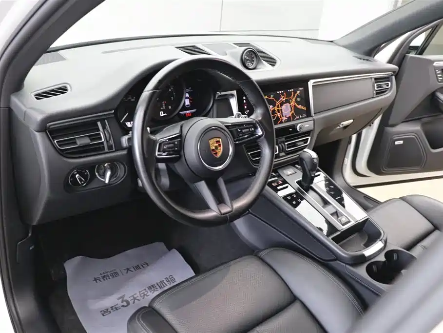 Porsche Macan 2022 — фото 14