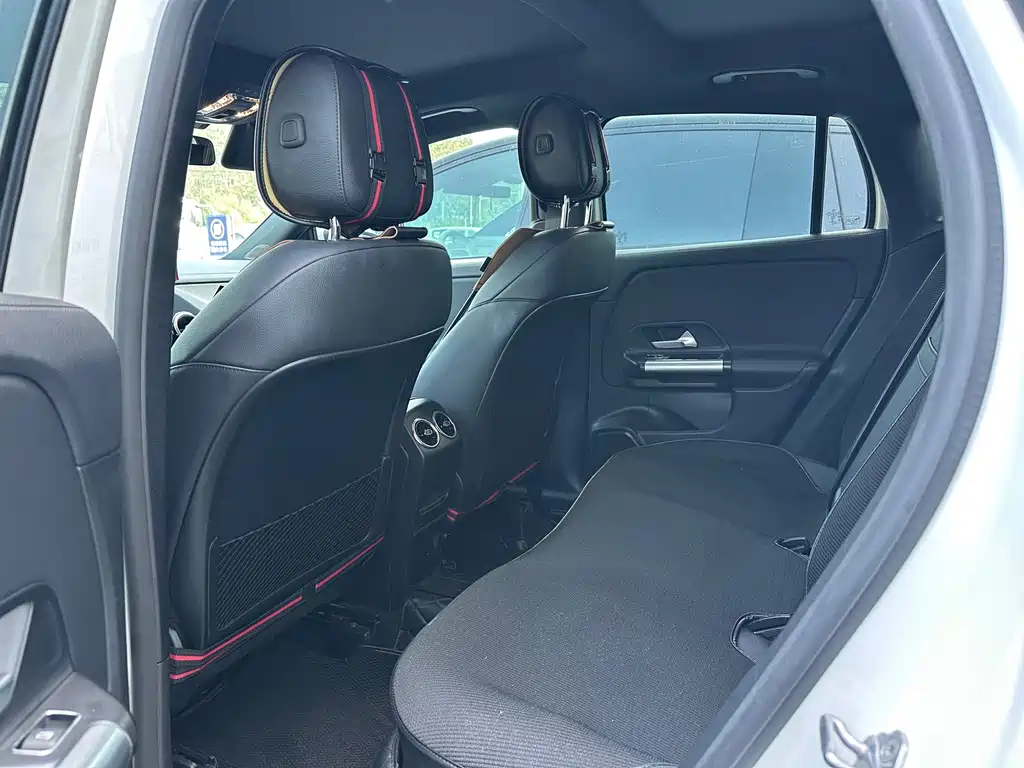 Mercedes-Benz GLA 2021