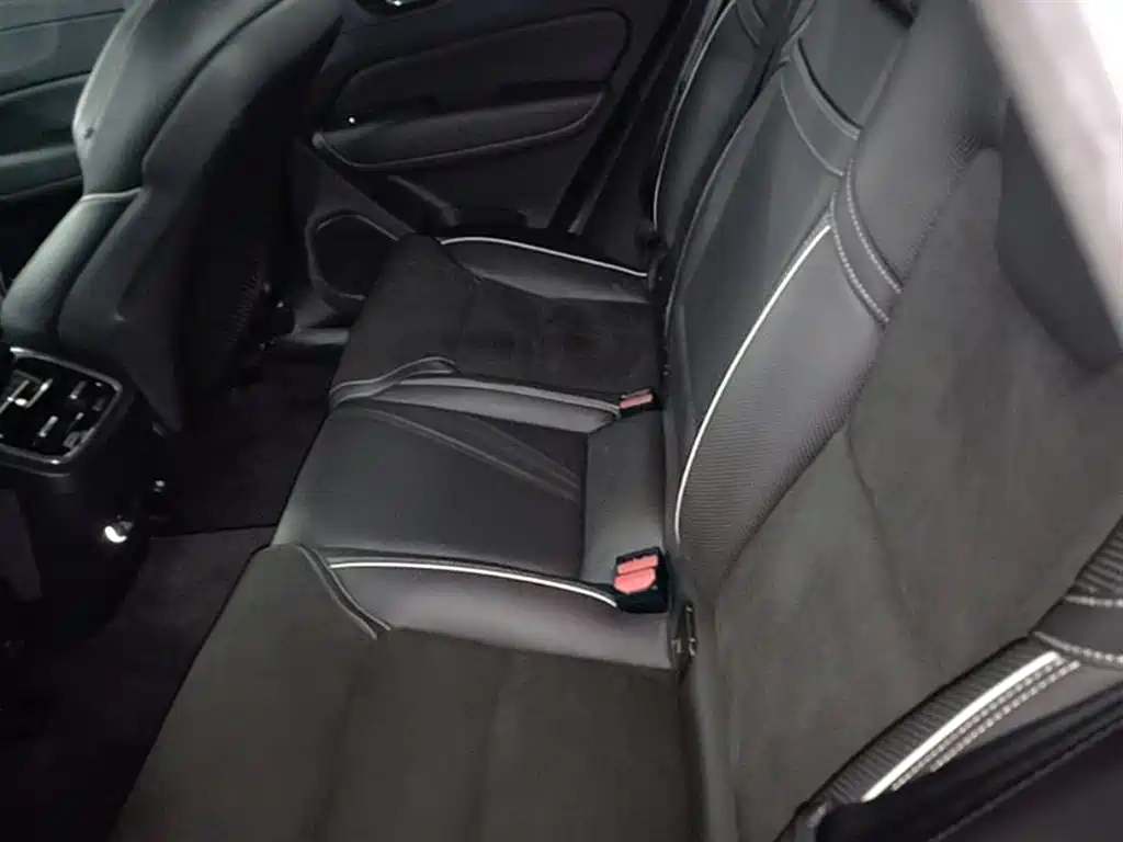 Volvo XC60 2019 — фото 17