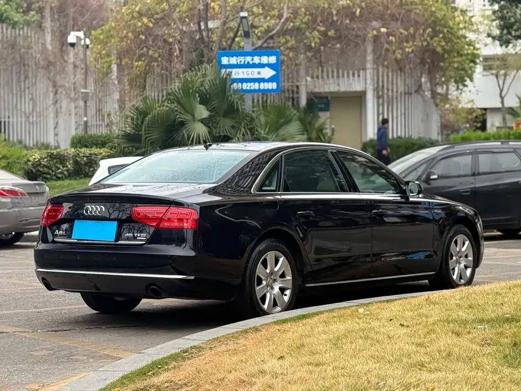 Audi A8 2014 — фото 16