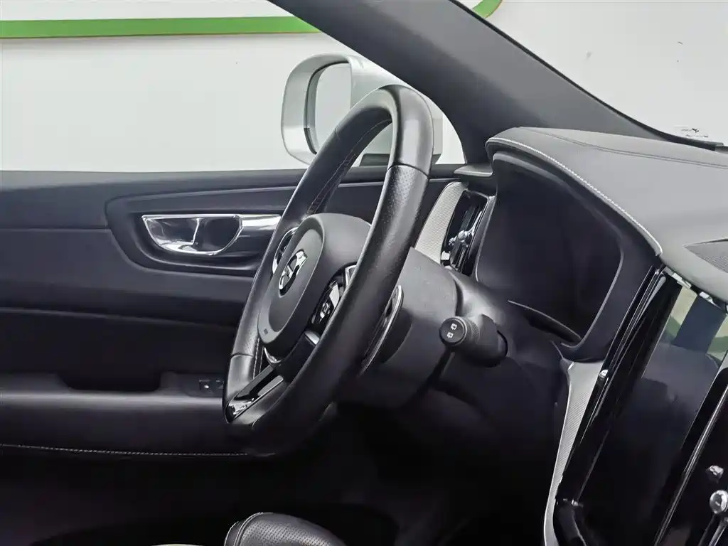 Volvo XC60 PHEV 2019 — фото 22