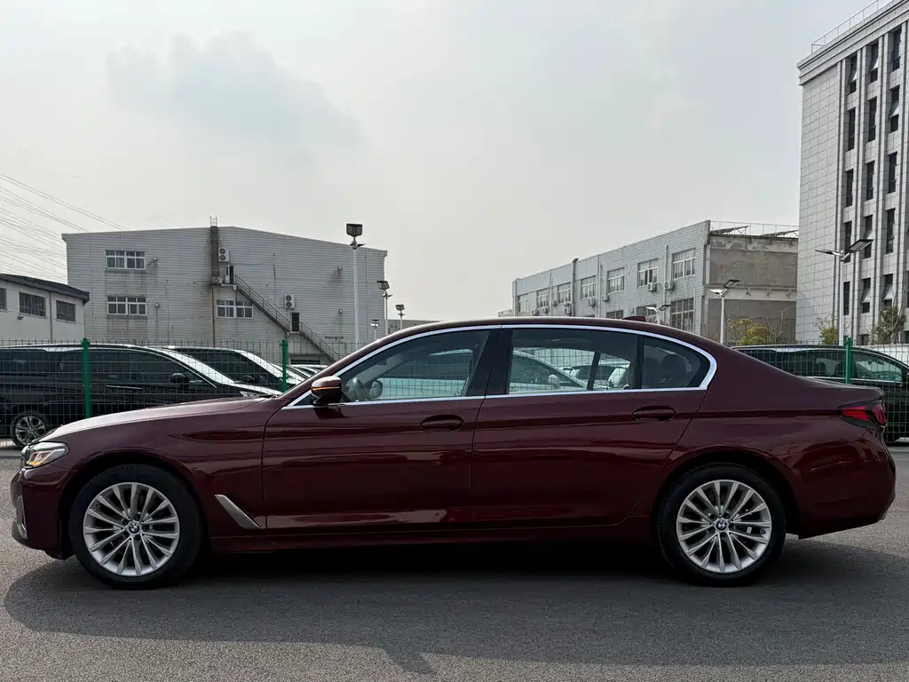 BMW 5 Series 2021 — фото 17