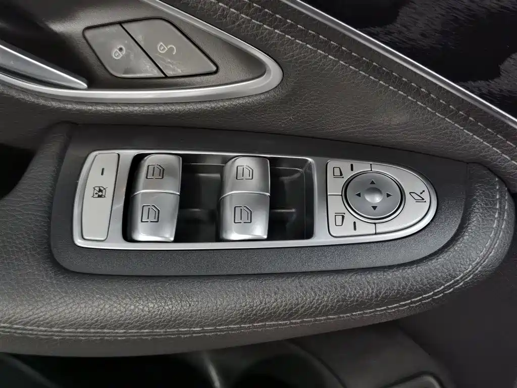 Mercedes-Benz C-Class 2019 — фото 9