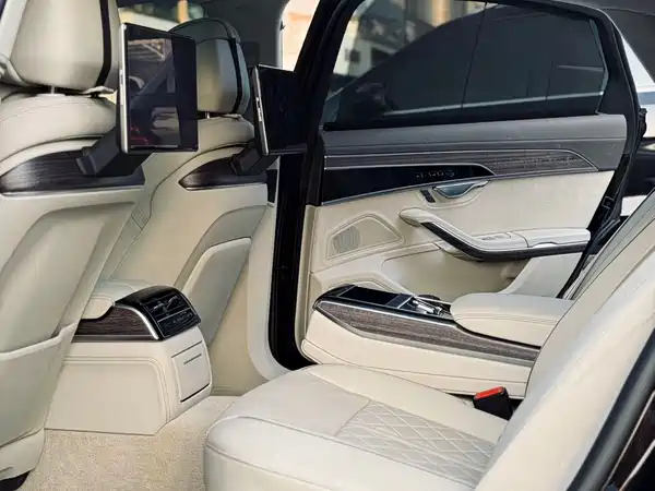 Audi A8 2024