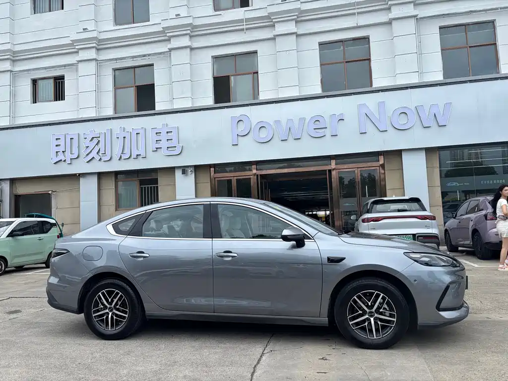 BYD Seal 05 DM-i 2025 — фото 4