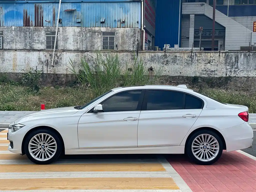 BMW 3 Series 2018 — фото 14