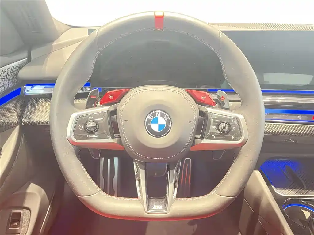 BMW M5 New Energy 2025 — фото 14