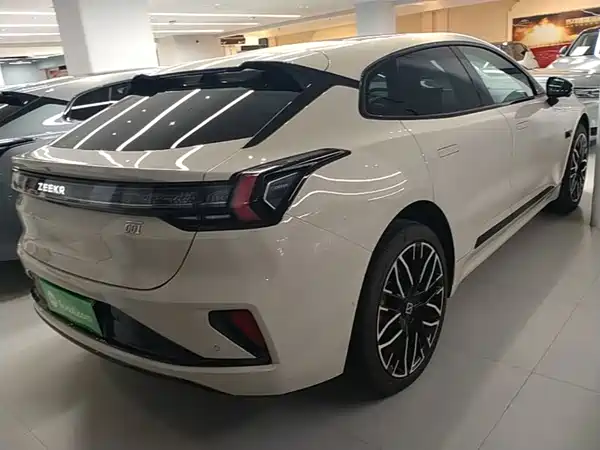 Zeekr 001 2025