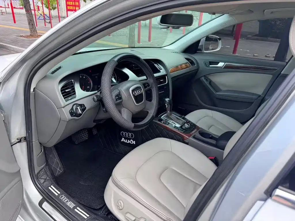 Audi A4L 2011