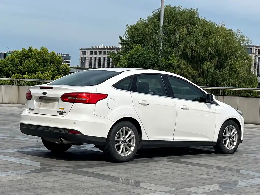 Ford Focus 2015 — фото 4