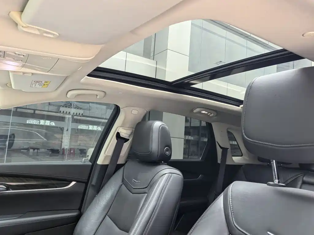 Cadillac XT5 2017 — фото 15