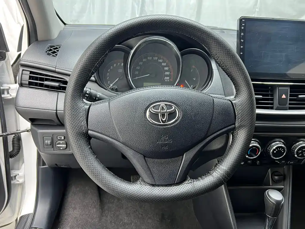 Toyota Yaris L 2021 — фото 7