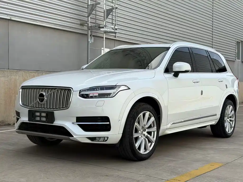 Volvo XC90 2017 — фото 1