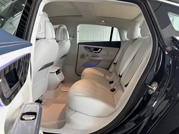 Mercedes-Benz EQE 2025