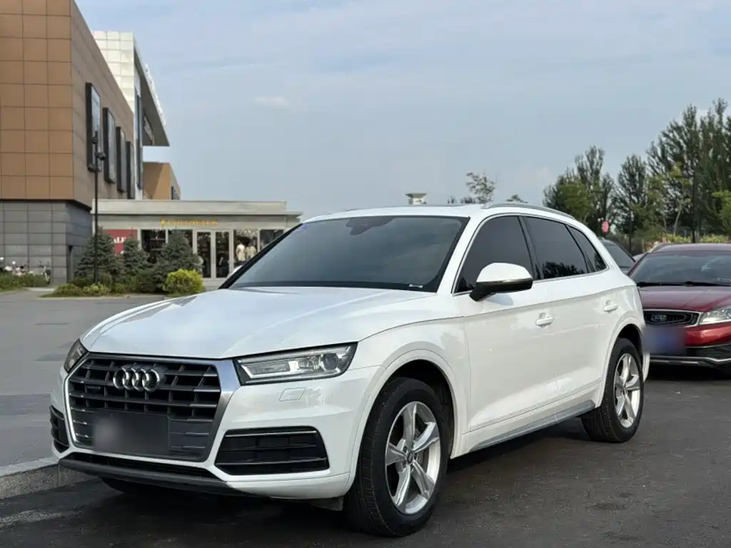 Audi Q5L 2019 — фото 1