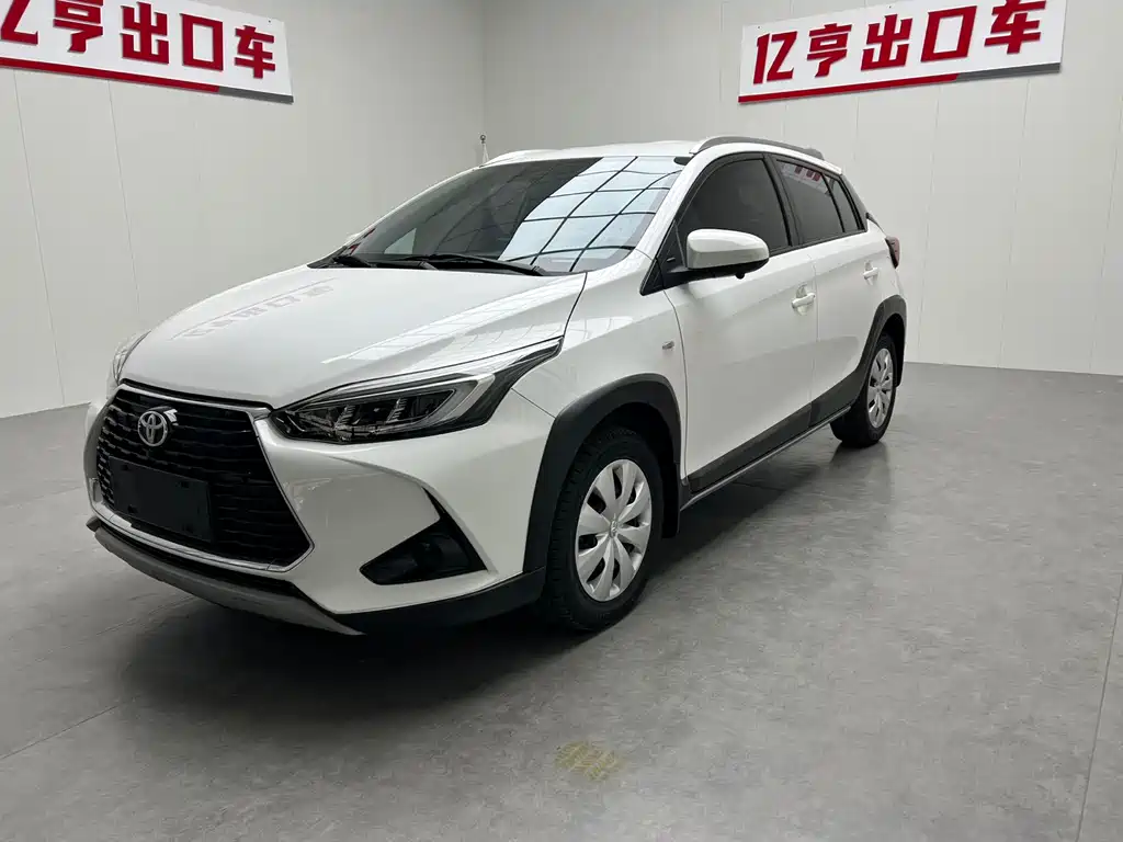 Toyota Yaris L 2021 — фото 1