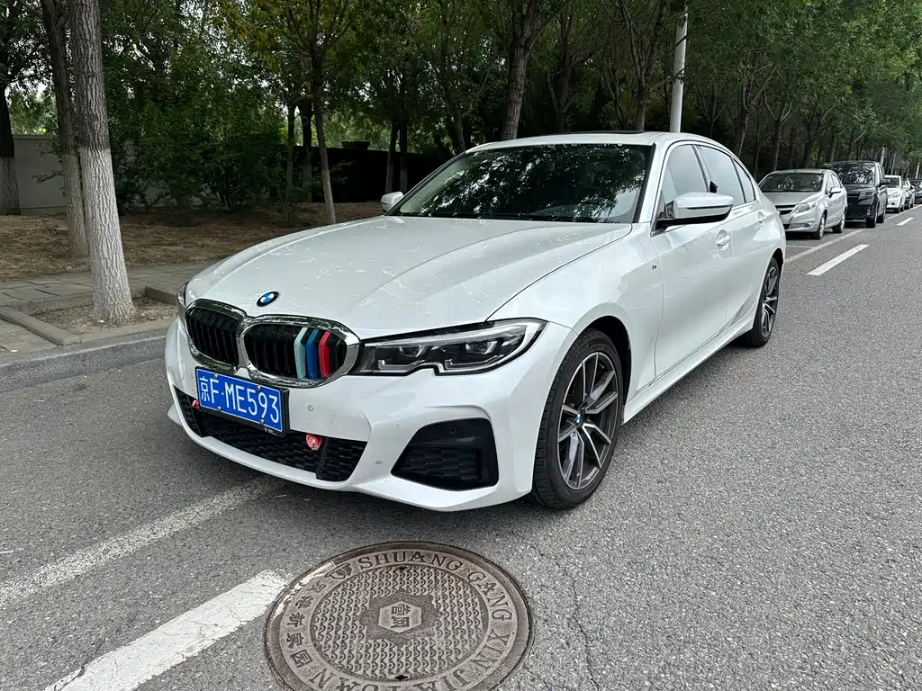 BMW 3 Series 2022 — фото 1
