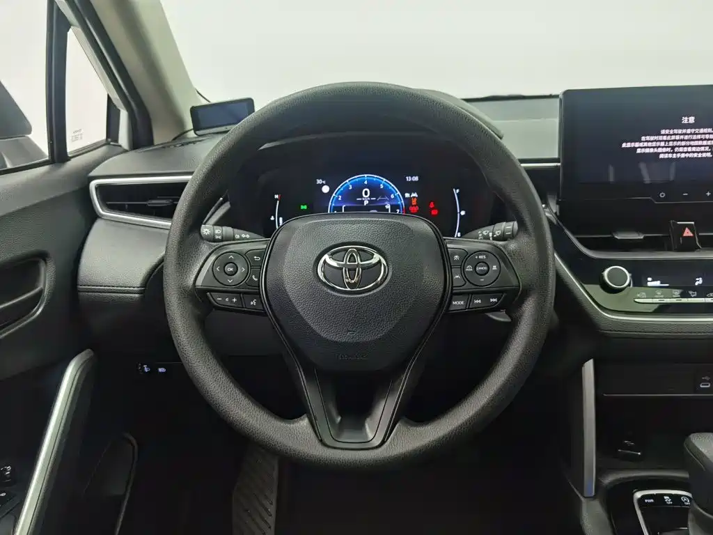Toyota Corolla Cross 2023 — фото 11