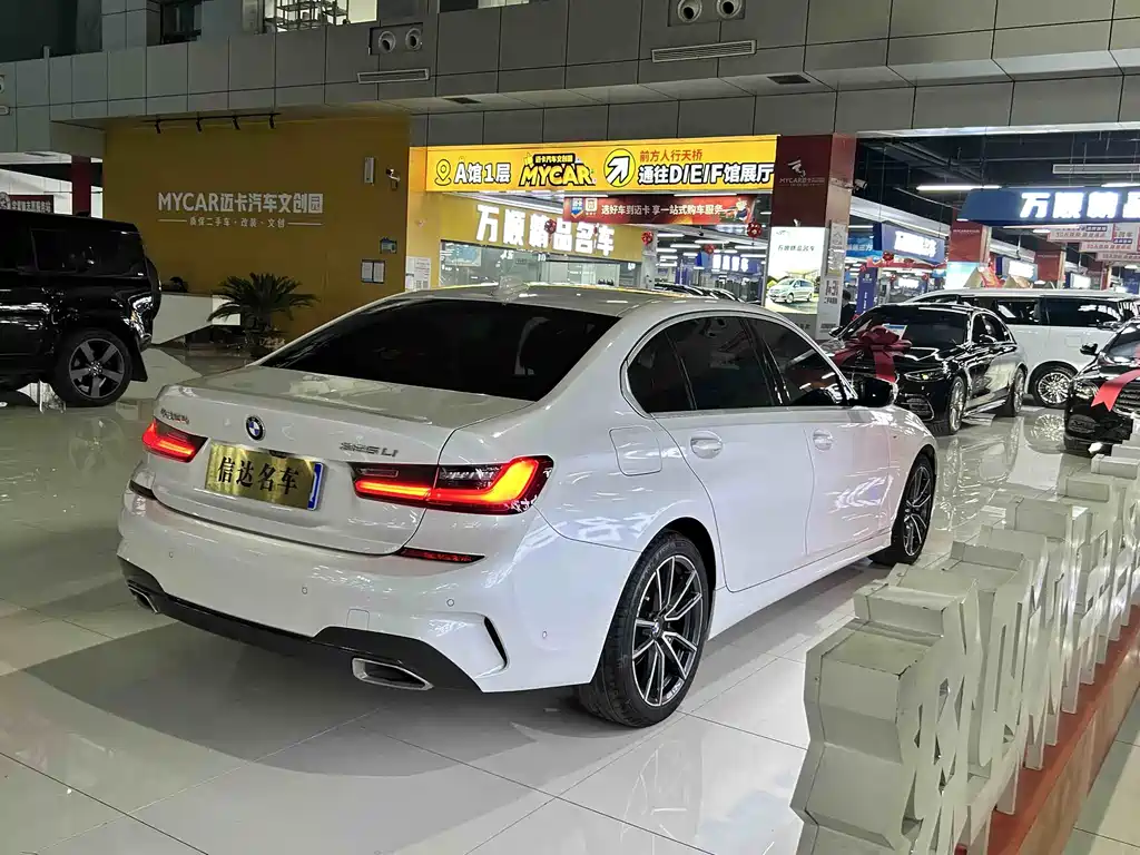 BMW 3 Series 2019 — фото 17