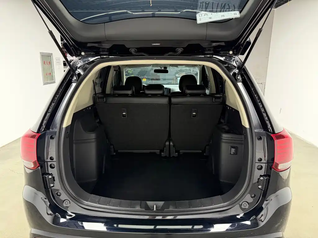 Mitsubishi Outlander 2022 — фото 35