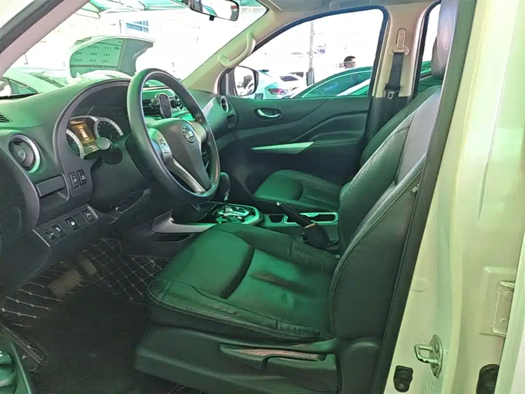 Nissan Terra 2018 — фото 15