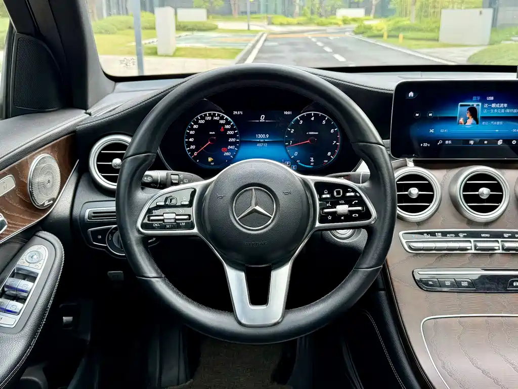 Mercedes-Benz GLC 2020 — фото 16