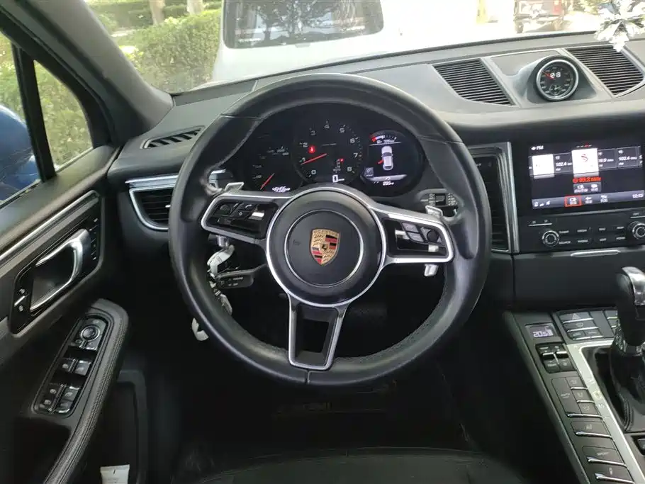 Porsche Macan 2018 — фото 15